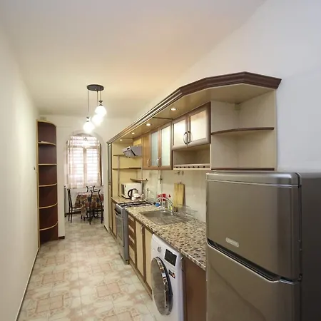Cozy Apartment Near The Opera House Erevan Esterno foto