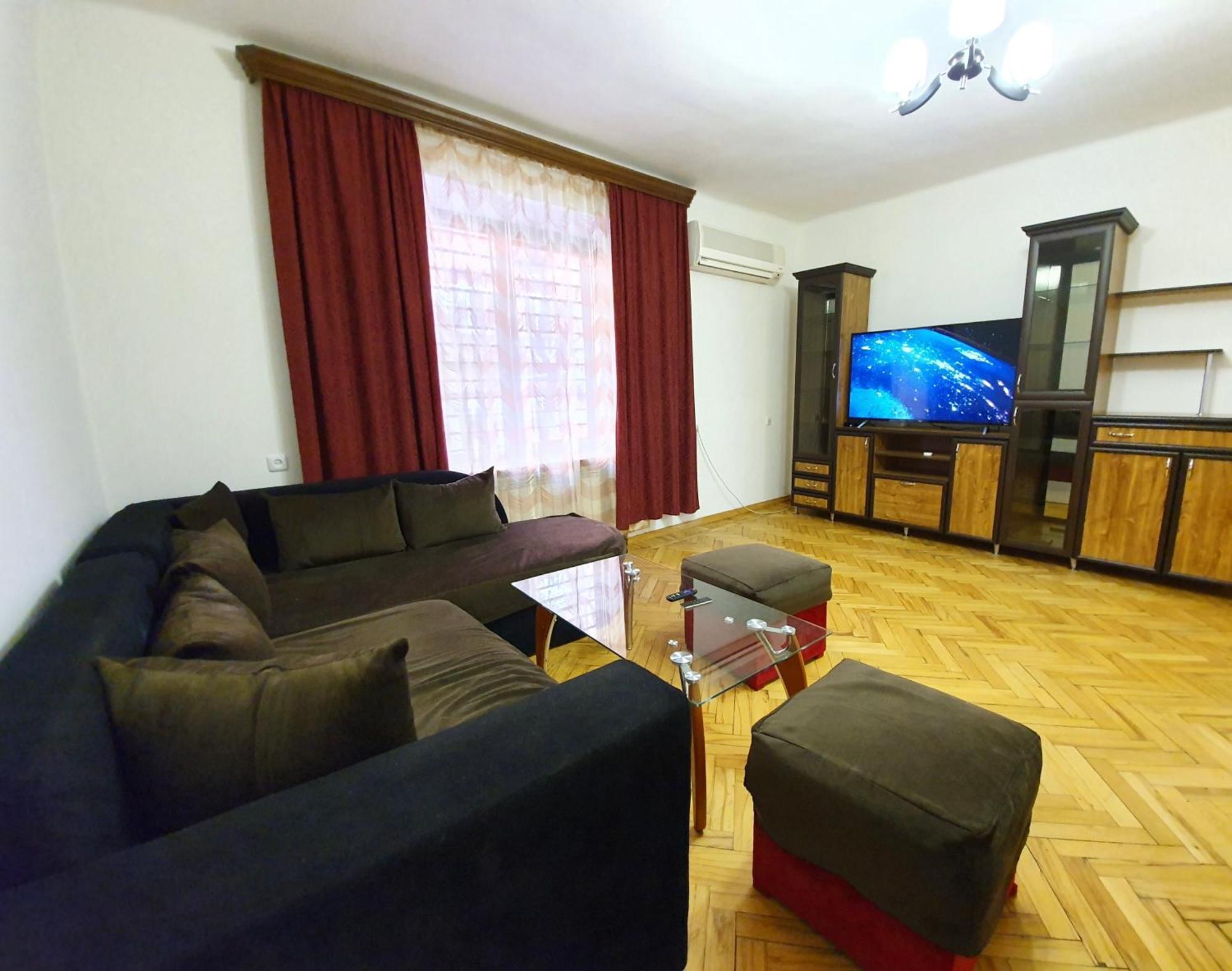 Cozy Near The Opera House Apartment *